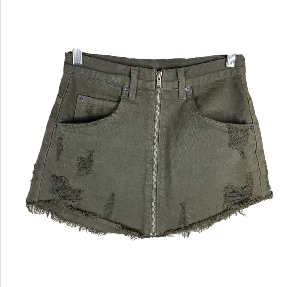 Carmar Denim Front Zip Distressed Olive Mini Skirt women’s Size 26